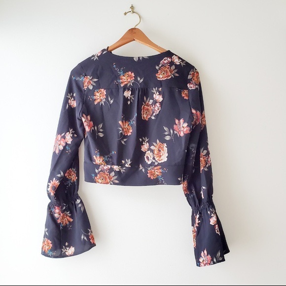 inTu Anthropologie Bell Sleeve Crop Top/Jacket - Picture 2 of 12